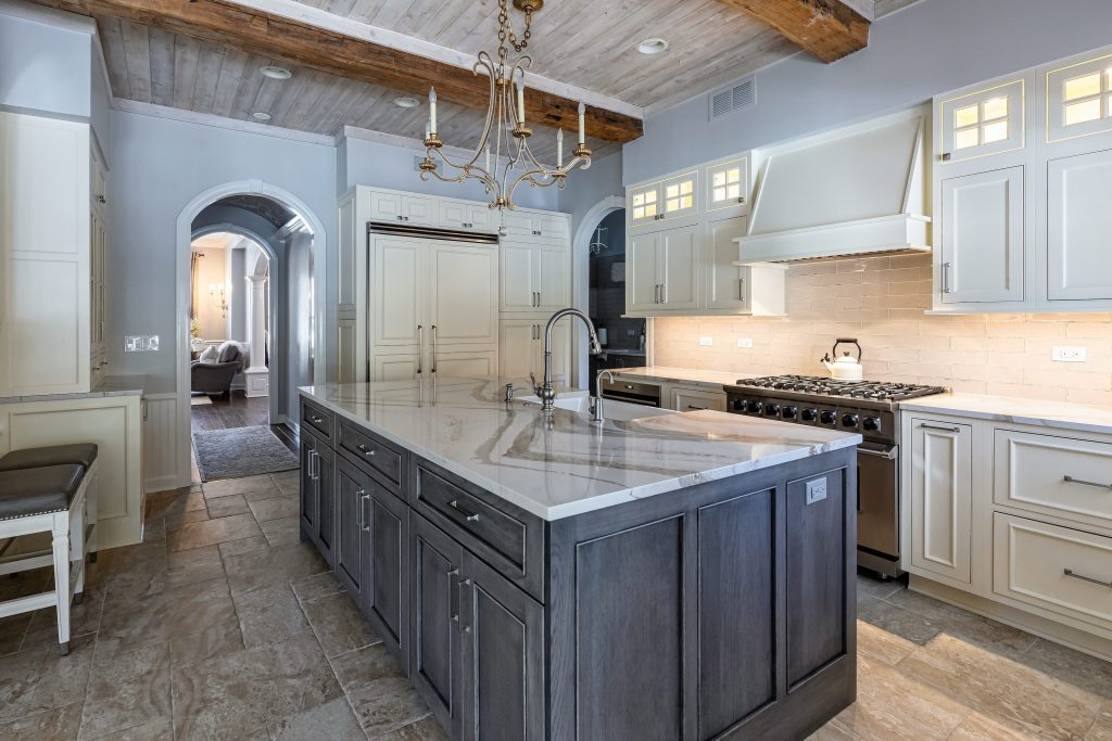 Lake Forest Transitional project image 10