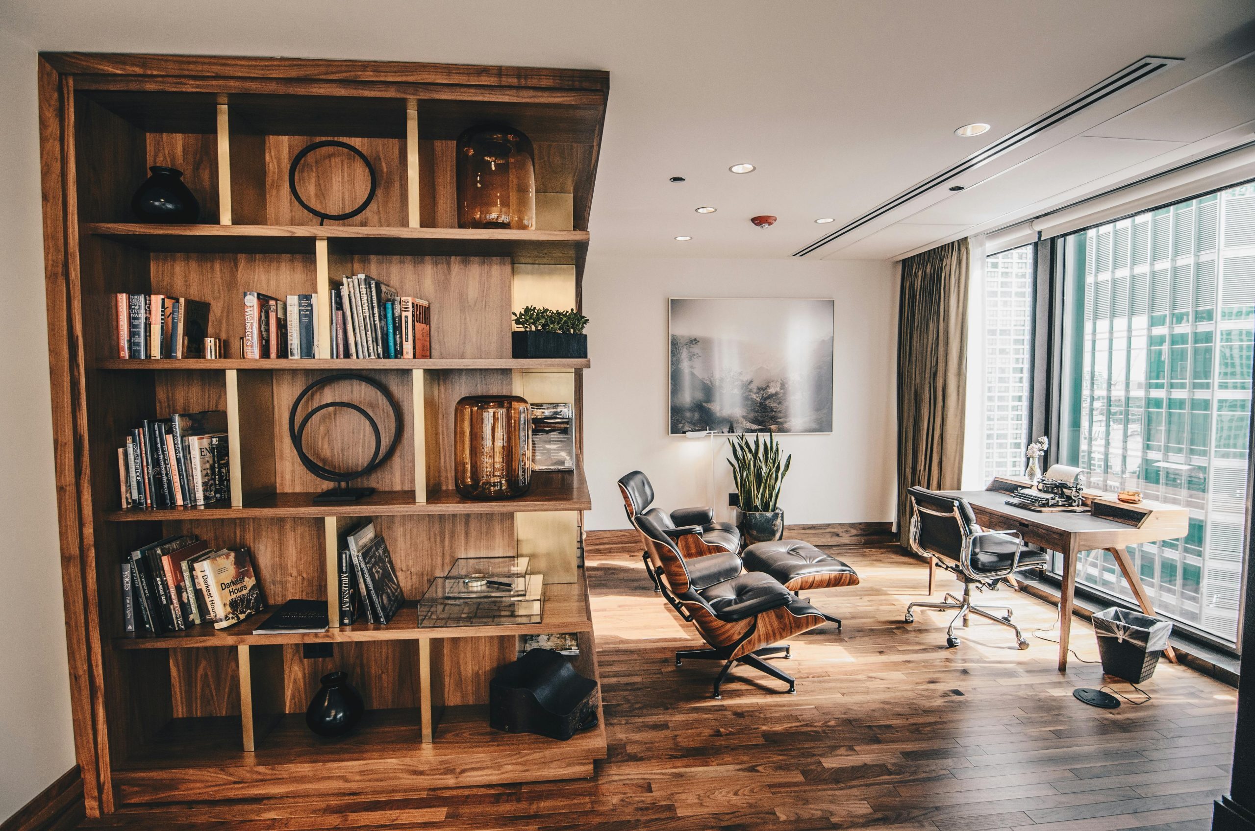 Home Office Design for Real Life: Backgrounds, Lighting, and Storage for Video Calls